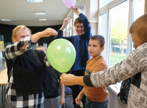 W myśl Konfucjusza „Powiedz mi, a zapomnę pokaż, a zapamiętam, pozwól mi działać, a zrozumiem”