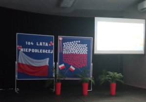 Dekoracja informująca o 104 rocznicy odzyskania przez Polskę niepodległości