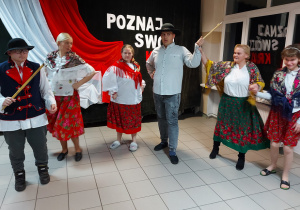 Grupa II autystyczna tańczy zbójnickiego