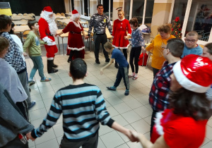 Wspólna zabawa z Mikołajem