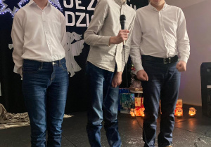 Pastorałkę od serca do ucha zaśpiewali chłopcy z kl. 1c/2d/3d