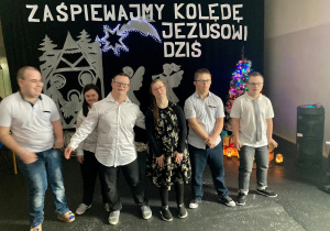 Święta, tyle radości w nas - śpiewała klasa1a/2a SSPP.