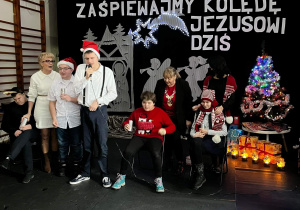 Występują uczniowie kl. 6 i 8c aut z wychowawcami