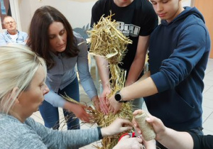 Wychowankowie internatu tworzą własną Marzannę
