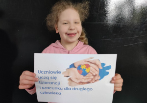 Kamila przedstawia informację do prezentacji