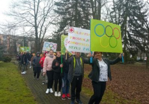 Przemarsz z plakatami na rozpoczęcie