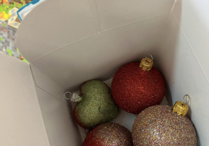 Świąteczne ozdoy zabraliśmy do domów, aby ozdobić nimi nasze choinki.